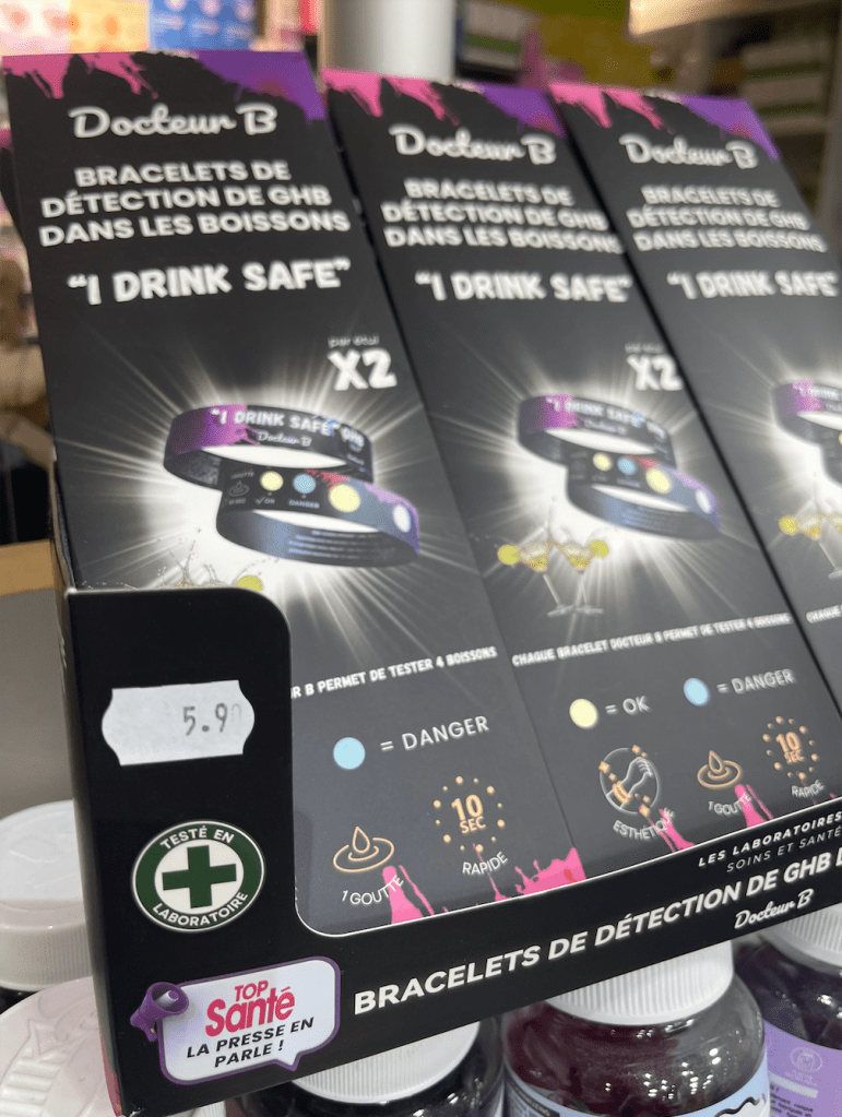 Photo d'un objet en vente à 5euro90. C'est des "bracelets de détection GHB dans les boissons", de la marque Docteur B, et ça s'appelle "i drink safe"